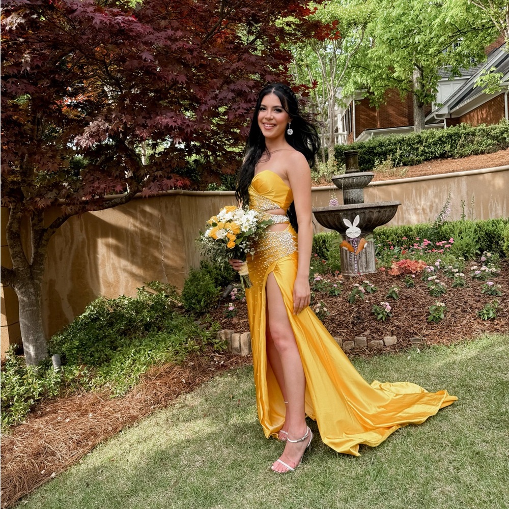 Elegant Yellow Strapless Evening Gown